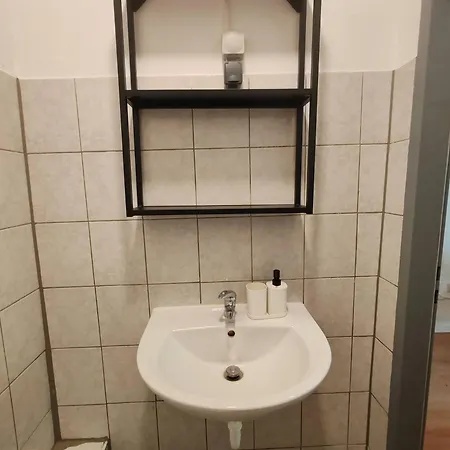 2-Bed Apartment • Ideal For Workers & Short Stays *