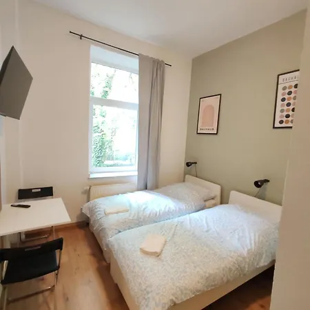 2-bed • Ideal For Workers & Short *