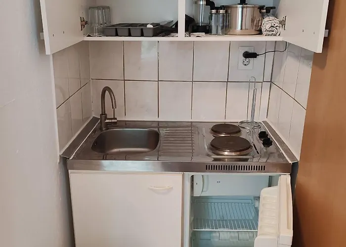 2-bed • Ideal For Workers & Short