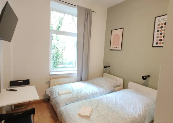 2-bed • Ideal For Workers & Short *